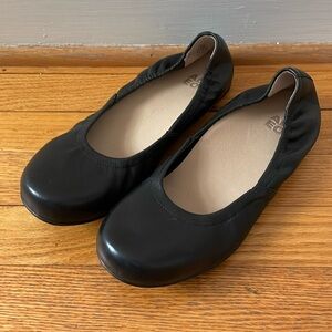 Abeo Black Women's Flats